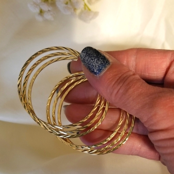 Jewelry - Bold goldtone hoop earrings